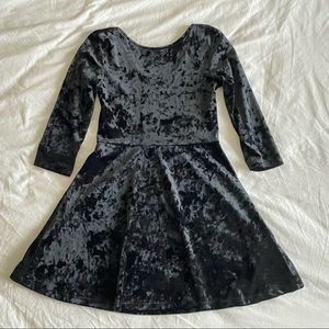 Girls Crushed Velvet Dress 🖤